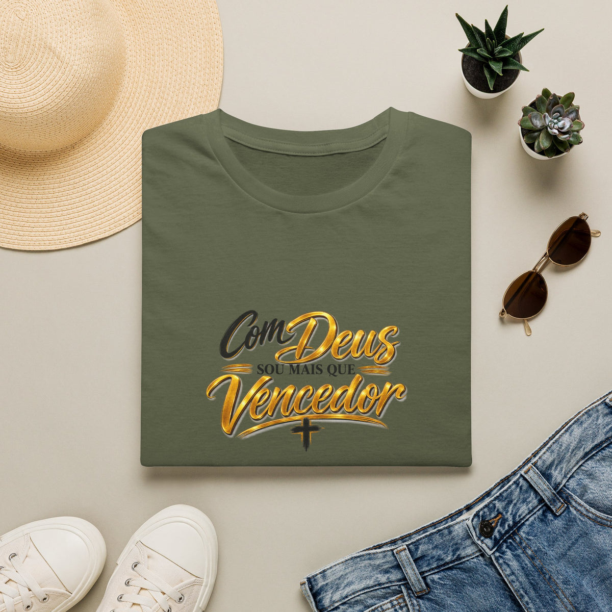 T-Shirt — "Com Deus sou mais que Vencedor" Christian Faith Graphic Tee