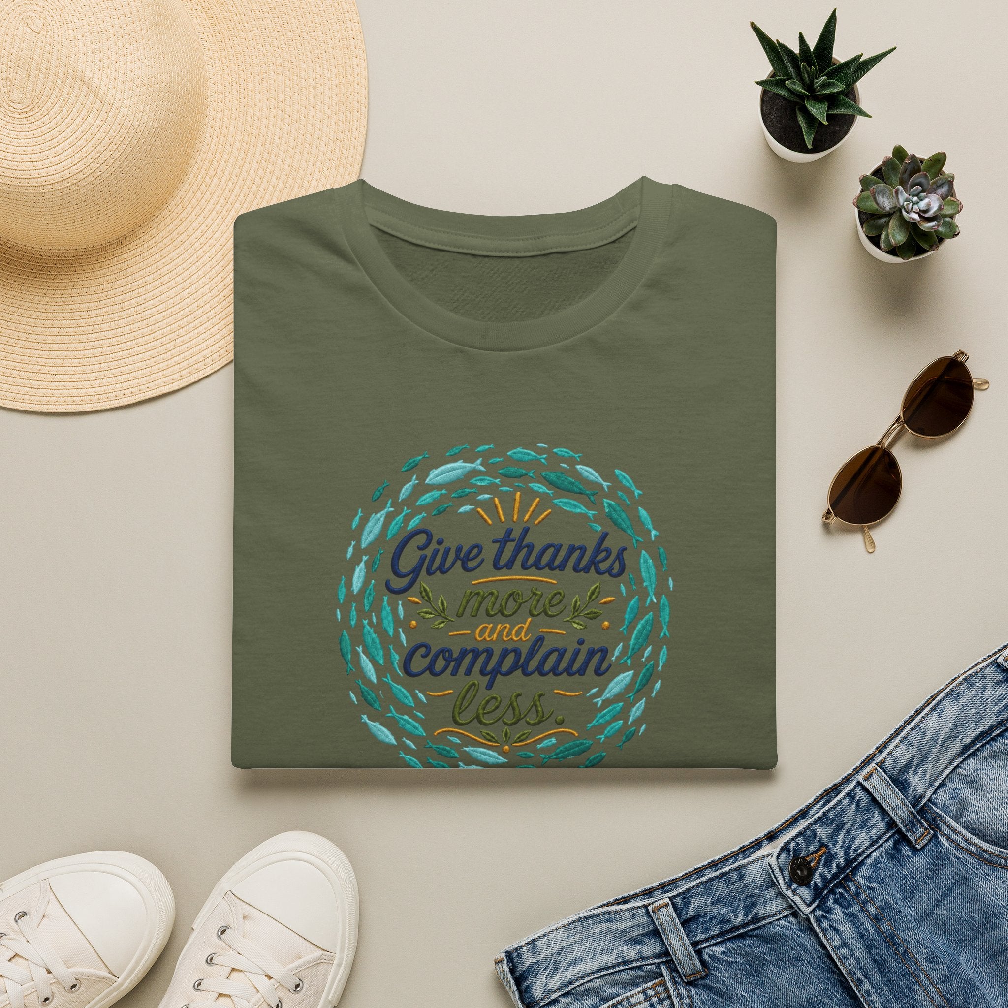 T-Shirt "Give Thanks More and Complain Less"