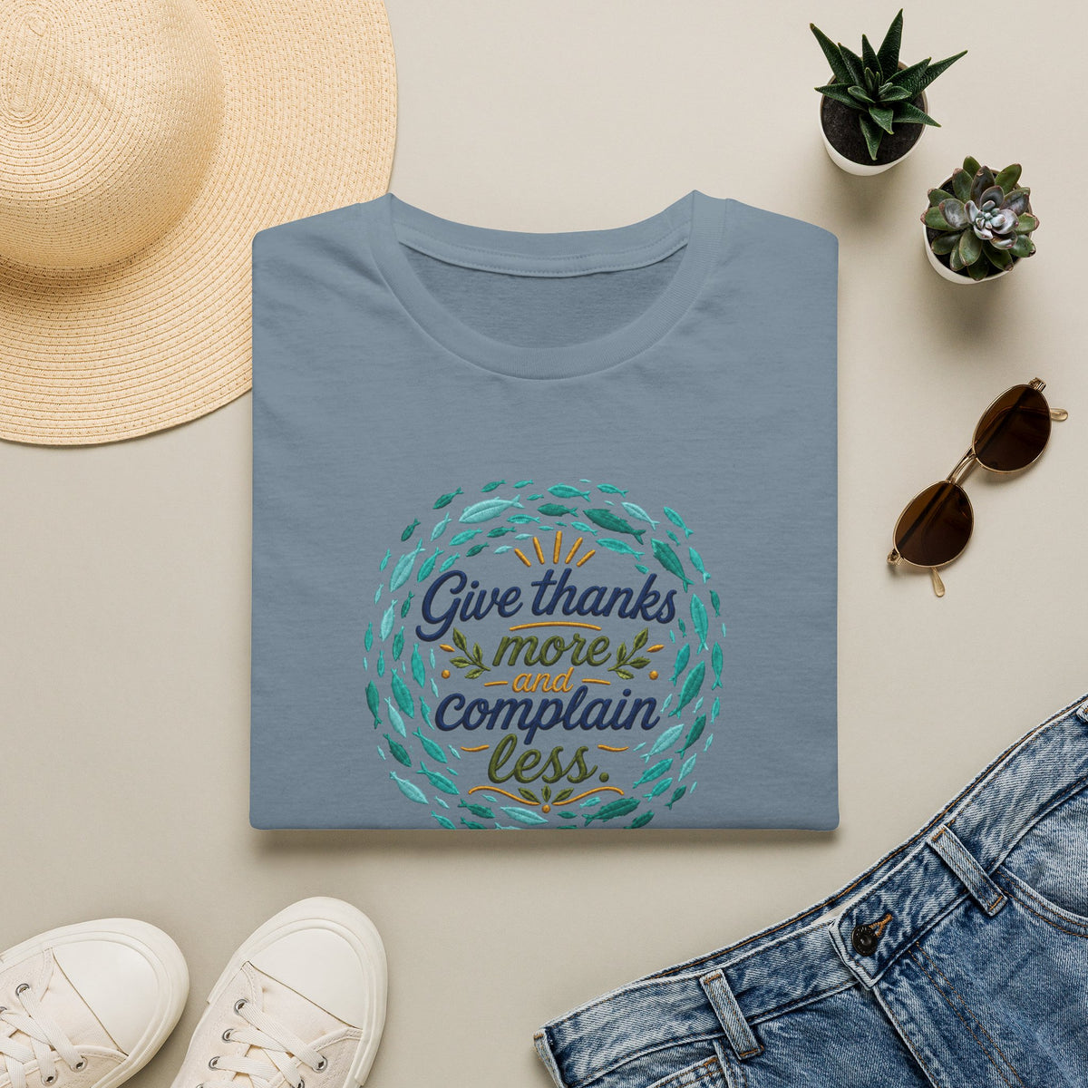T-Shirt "Give Thanks More and Complain Less"