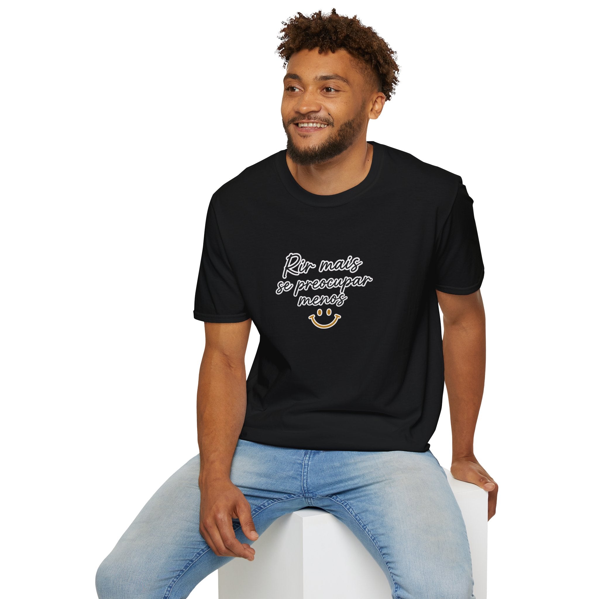 T-Shirt — "Rir mais, se preocupar menos"