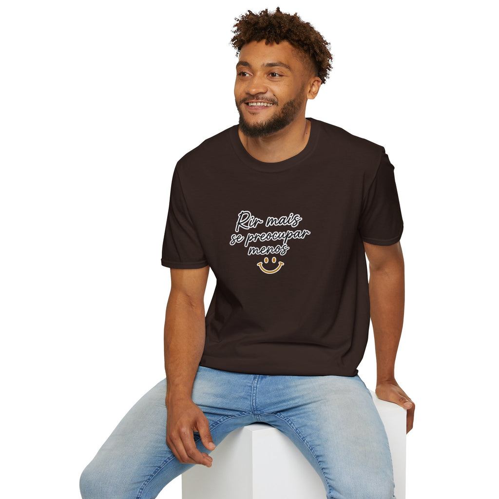 T-Shirt — "Rir mais, se preocupar menos"