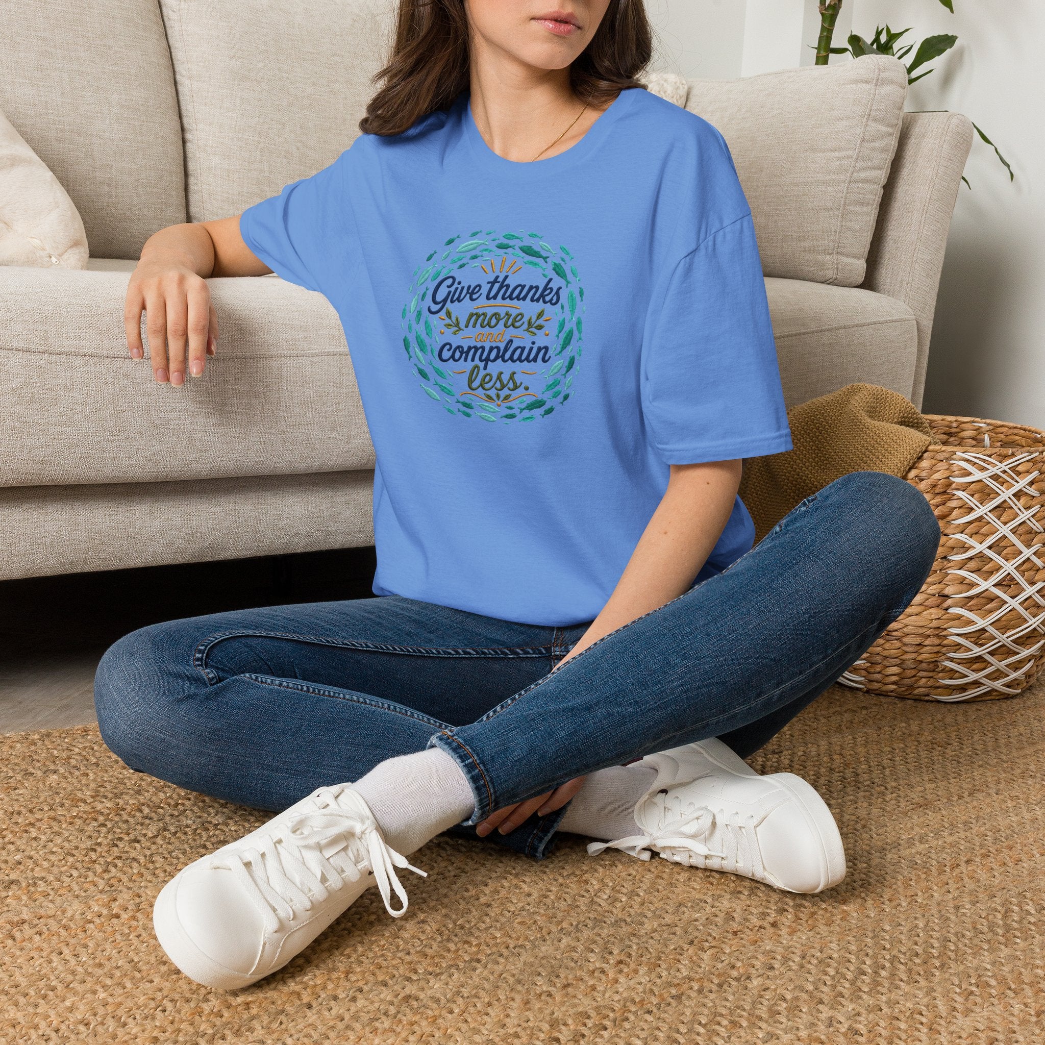 T-Shirt "Give Thanks More and Complain Less"