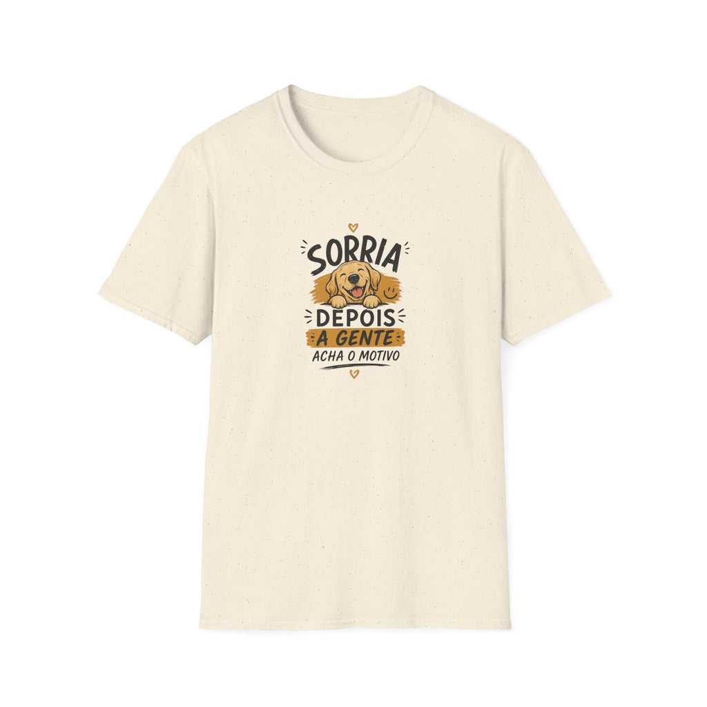 T-Shirt — "Sorria Depois A Gente Acha O Motivo"
