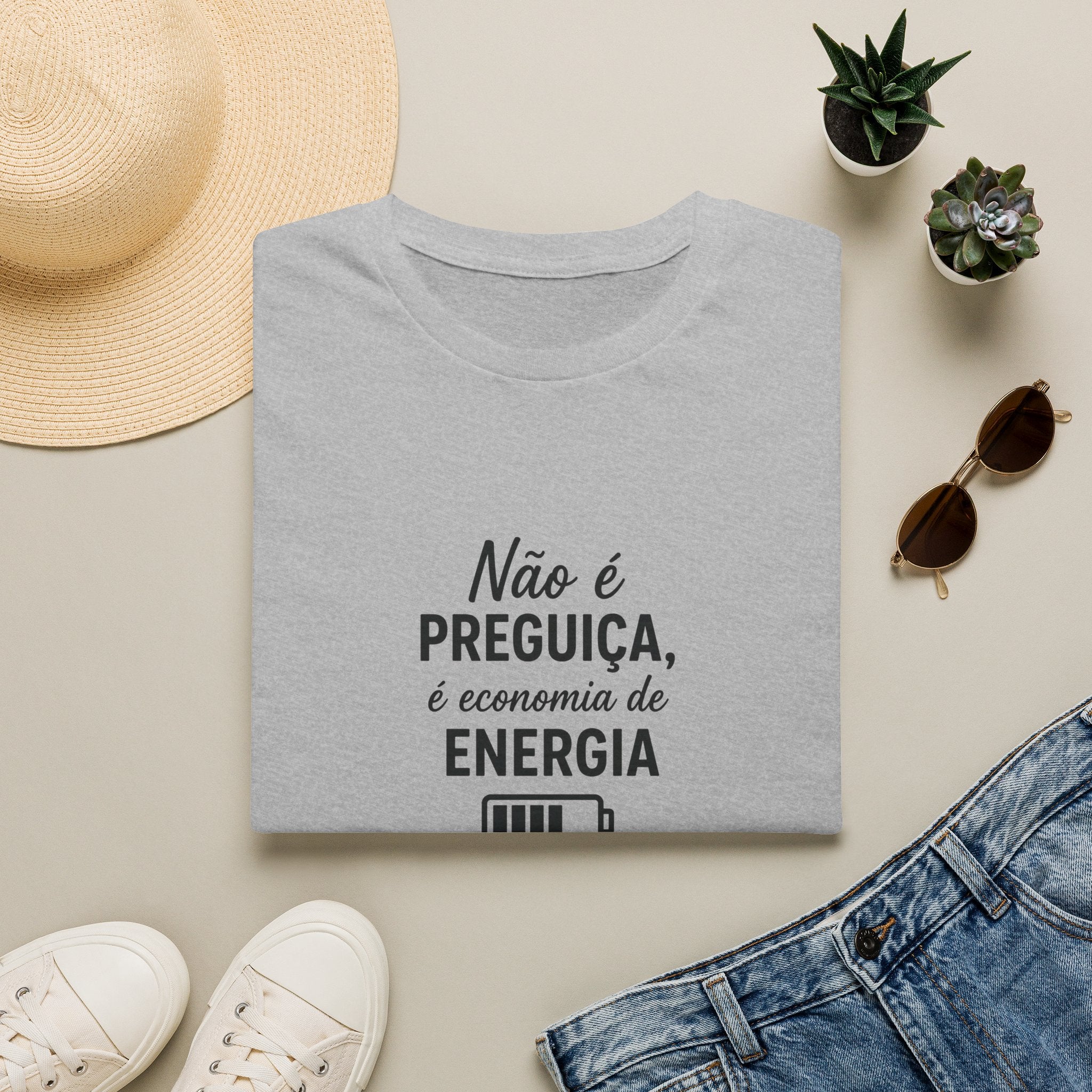 T-Shirt "Não é preguiça, é economia de energia"