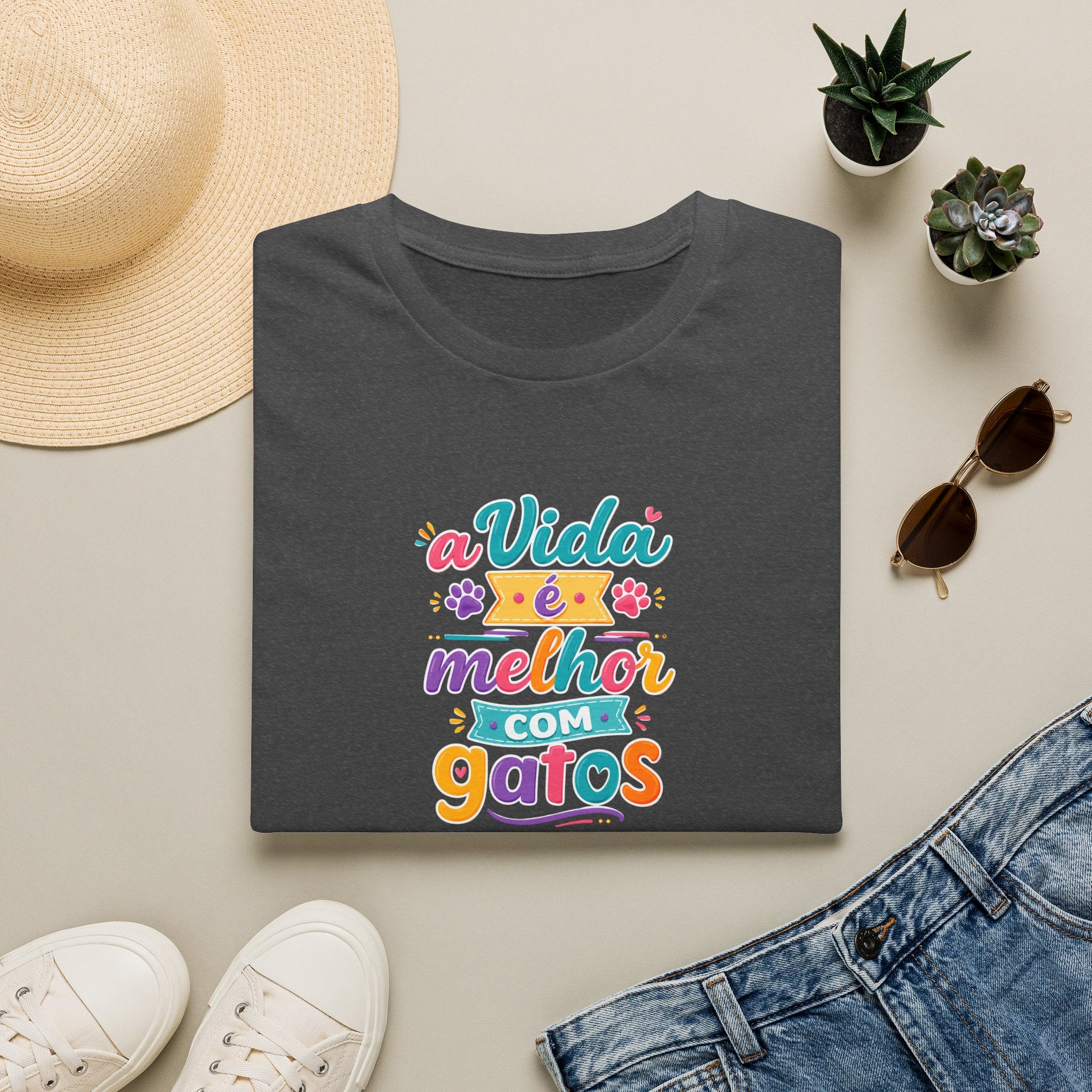T‑Shirt — "A Vida é Melhor com Gatos"