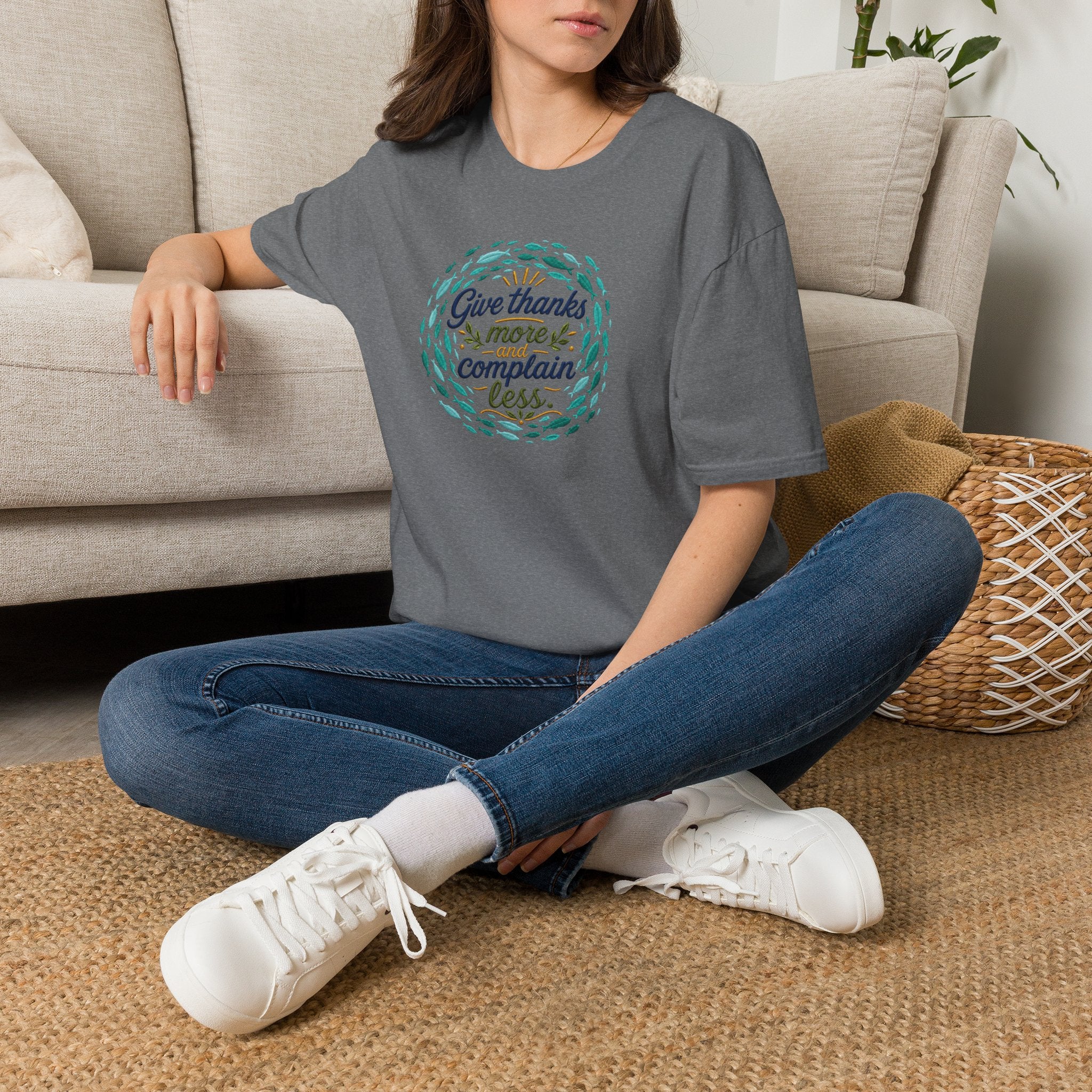 T-Shirt "Give Thanks More and Complain Less"