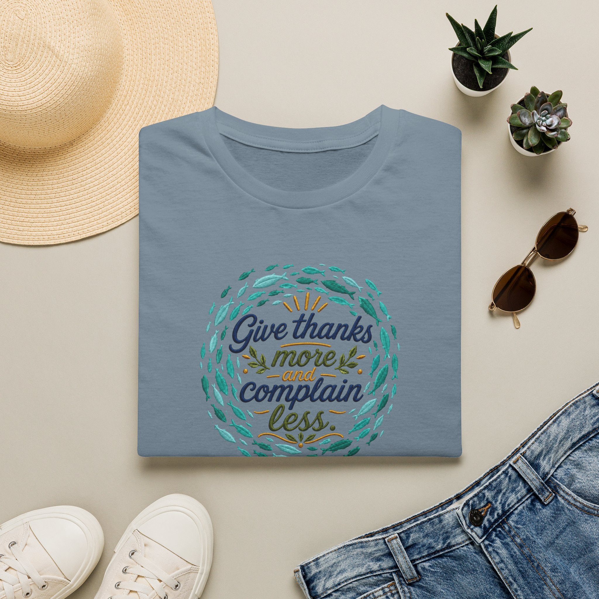 T-Shirt "Give Thanks More and Complain Less"