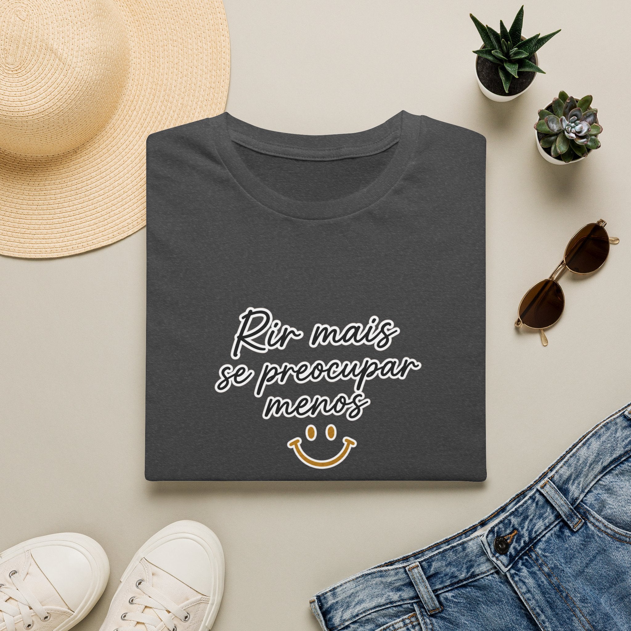 T-Shirt — "Rir mais, se preocupar menos"