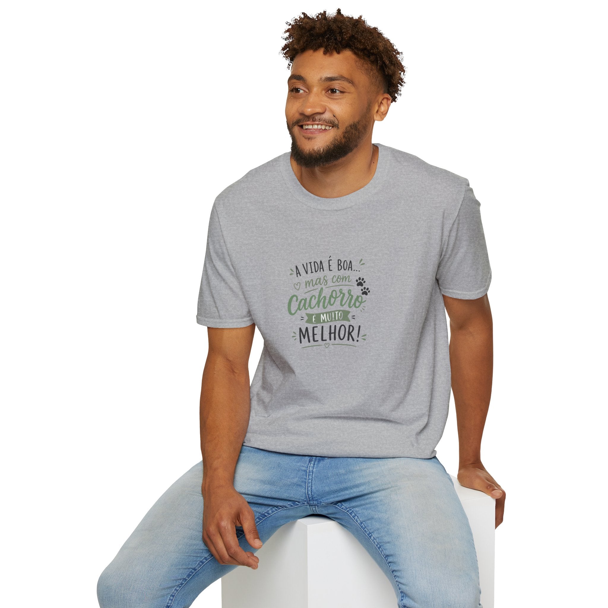 T-Shirt — "A vida é boa mas com cachorro é muito melhor"