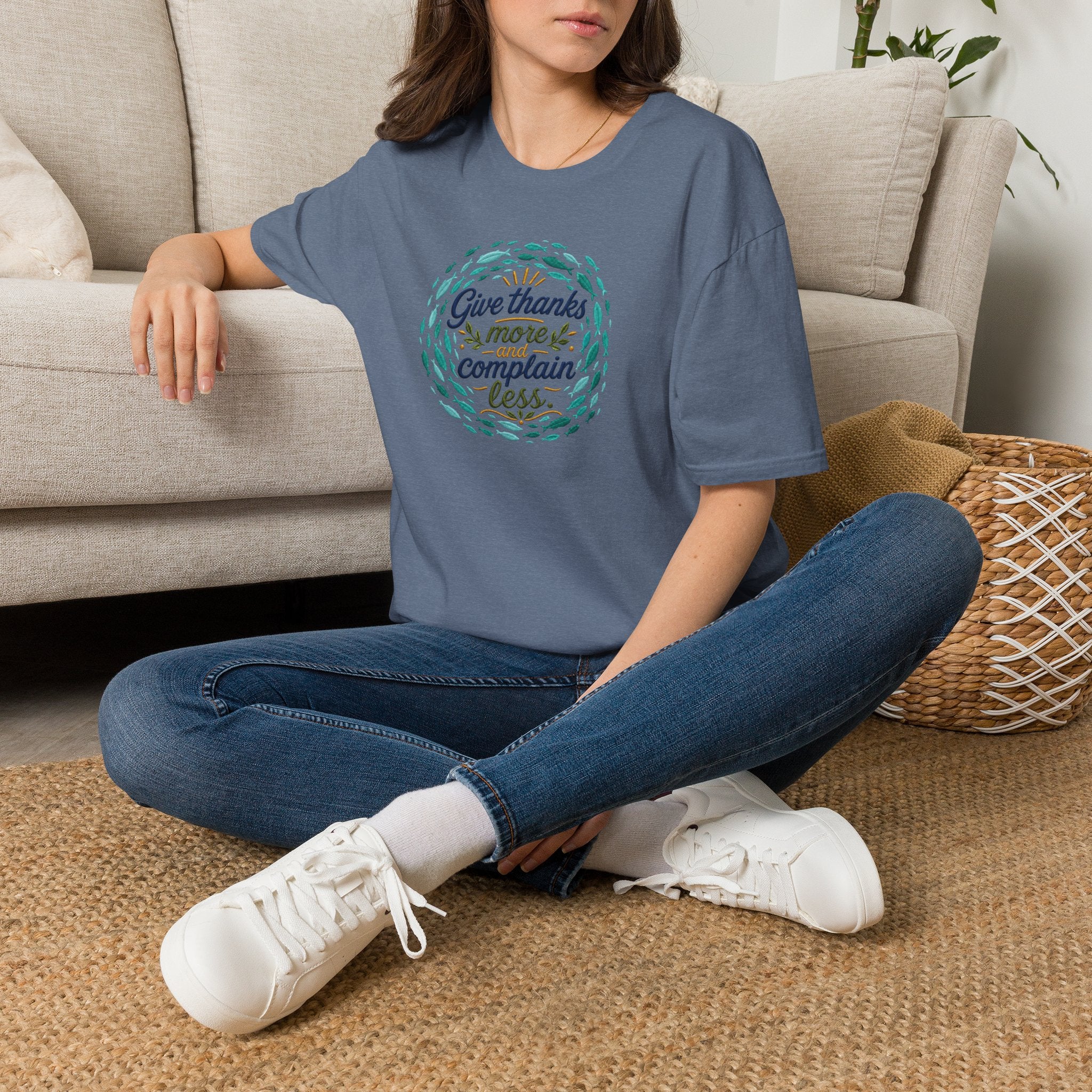 T-Shirt "Give Thanks More and Complain Less"