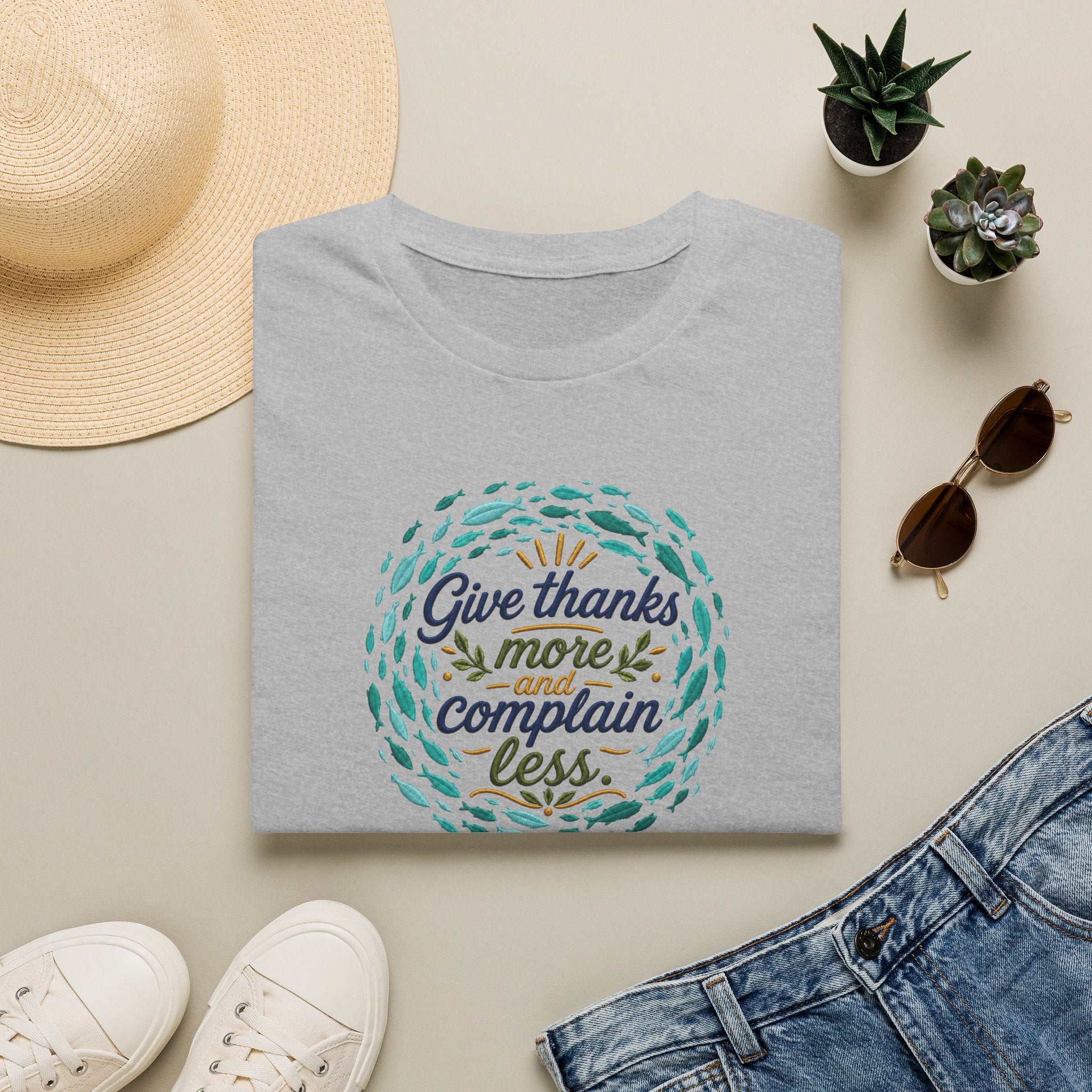 T-Shirt "Give Thanks More and Complain Less"
