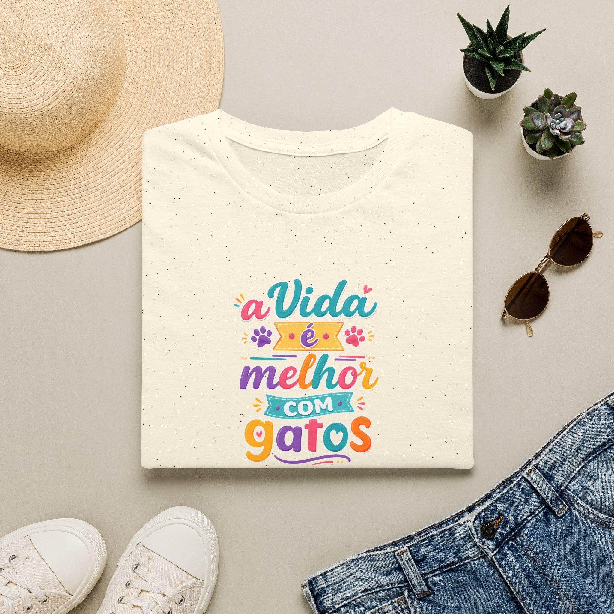 T‑Shirt — "A Vida é Melhor com Gatos"