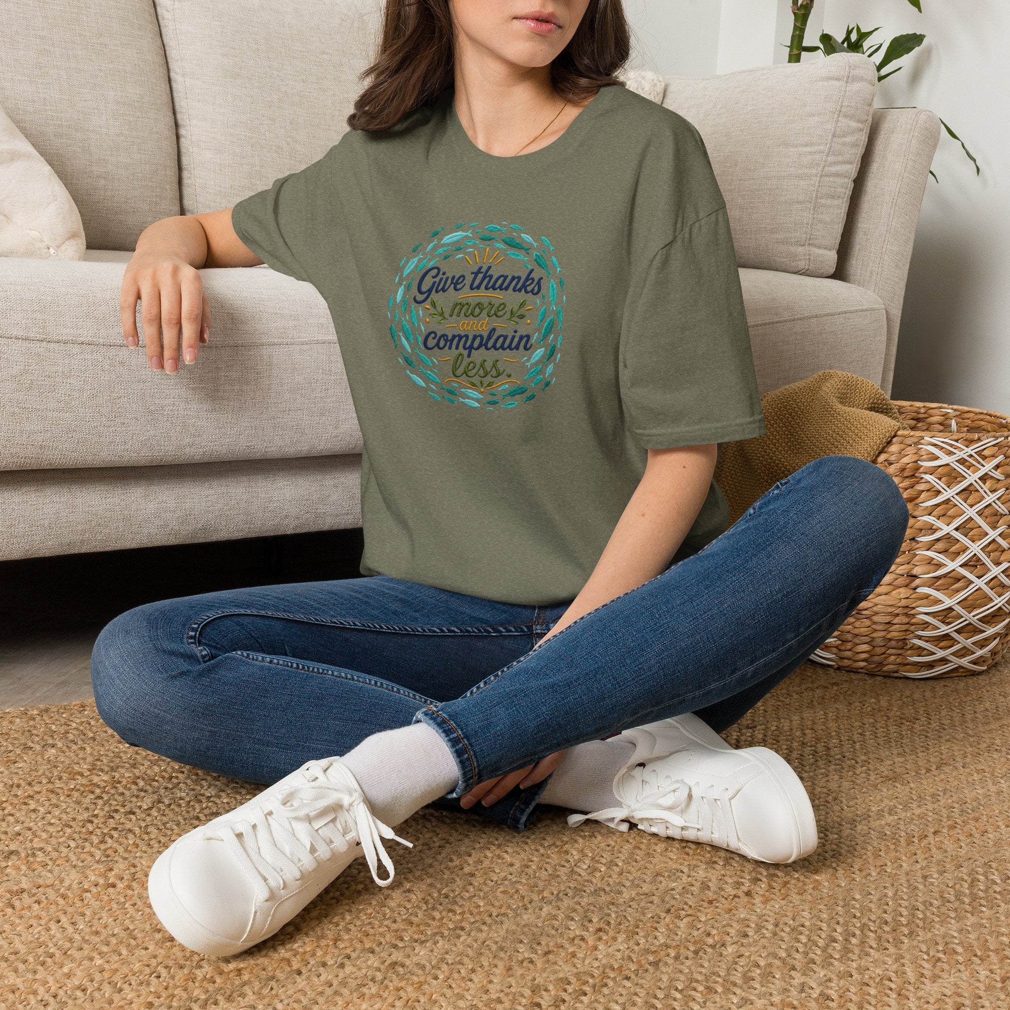T-Shirt "Give Thanks More and Complain Less"